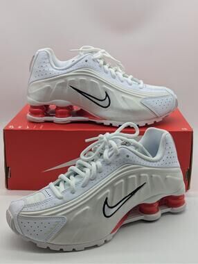 Nike Shox R4 White Red Athletic Shoes CW2626-102 Kids Size 4Y / Women's 5.5 New